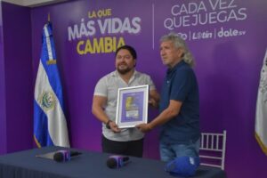 Lotería Nacional dedica sorteo al Mágico González