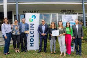 Holcim El Salvador recibe premio Champions