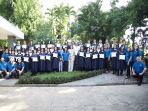 HILASAL gradúa a 40 jóvenes en idioma inglés
