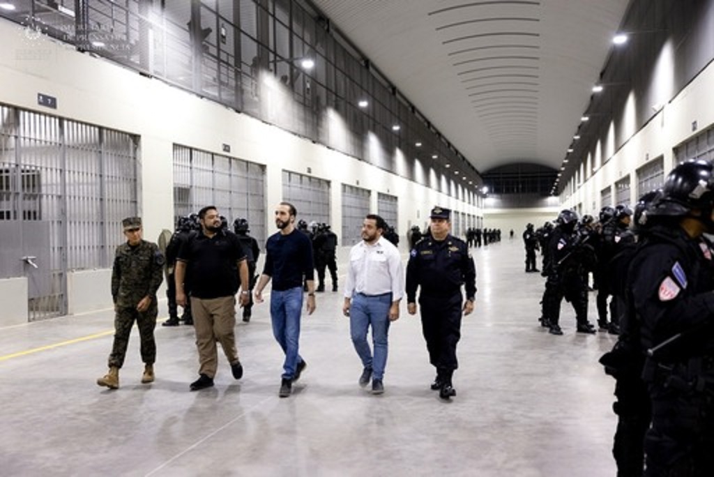 Presidente Bukele presenta nuevo penal