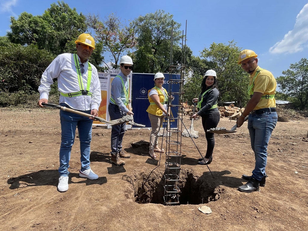 Primera piedra Unidad de Salud Puerto El Triunfo