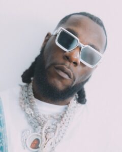 Burna Boy llevará emoción PEPSI KICK OFF SHOW