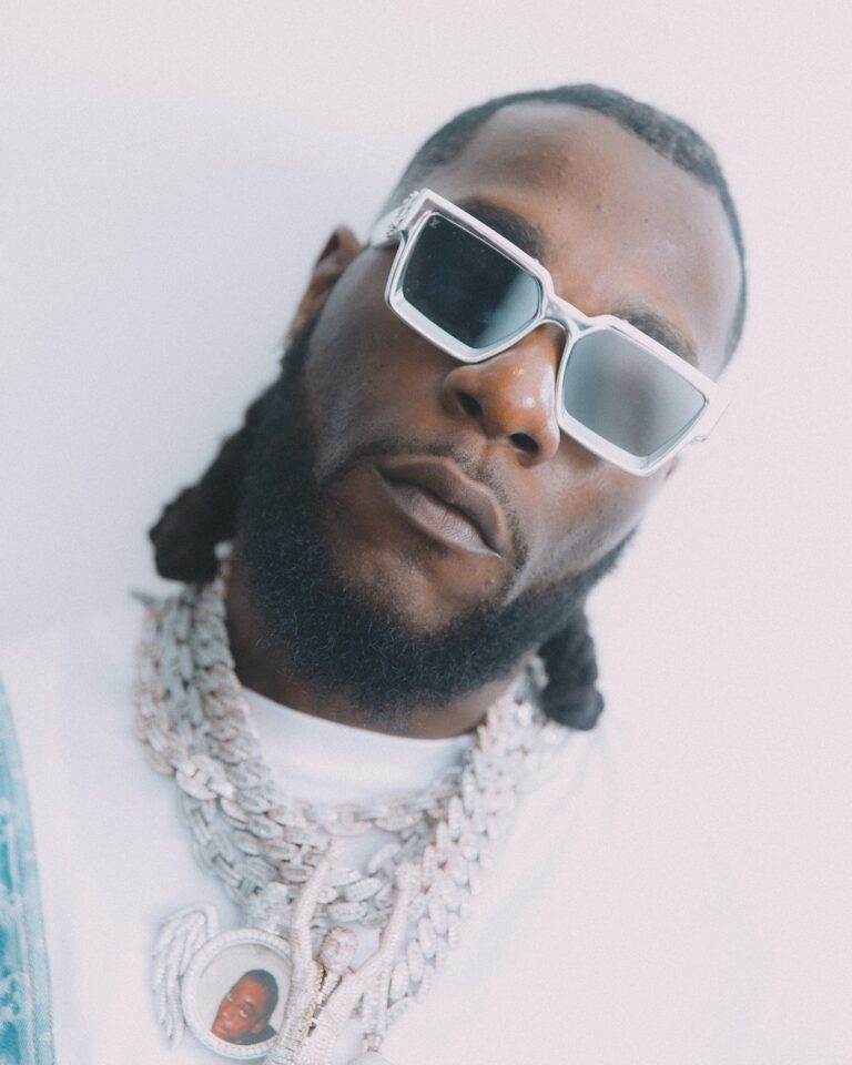 Burna Boy llevará emoción PEPSI KICK OFF SHOW
