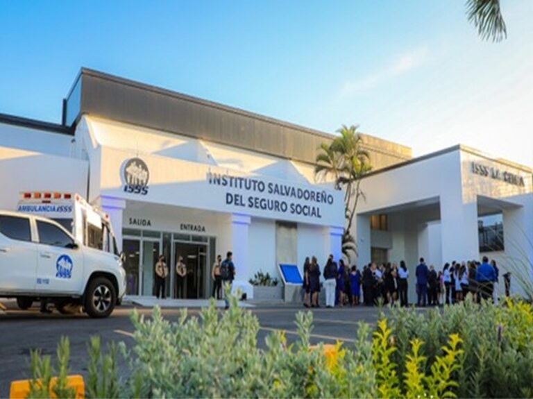 ISSS inaugura Centro Especializado La Ceiba