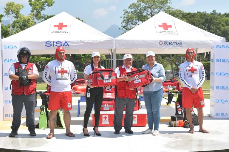 Entregan donativo a Cruz Roja Salvadoreña
