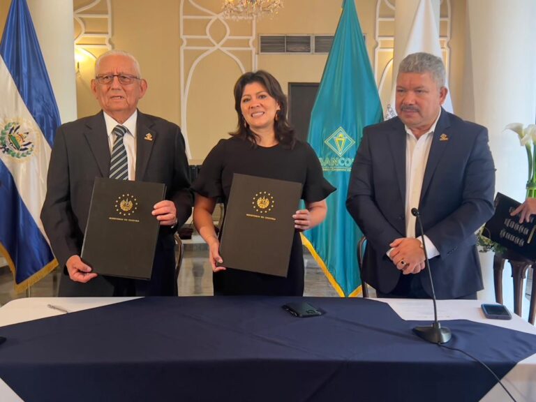 BANCOVI y Ministerio de Cultura firman convenio