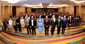 Gradúan a 500 diplomados derechos de la niñez