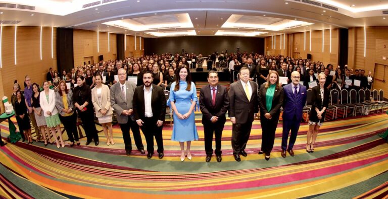 Gradúan a 500 diplomados derechos de la niñez