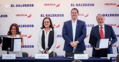 Gobierno firma acuerdo con la aerolínea IBERIA