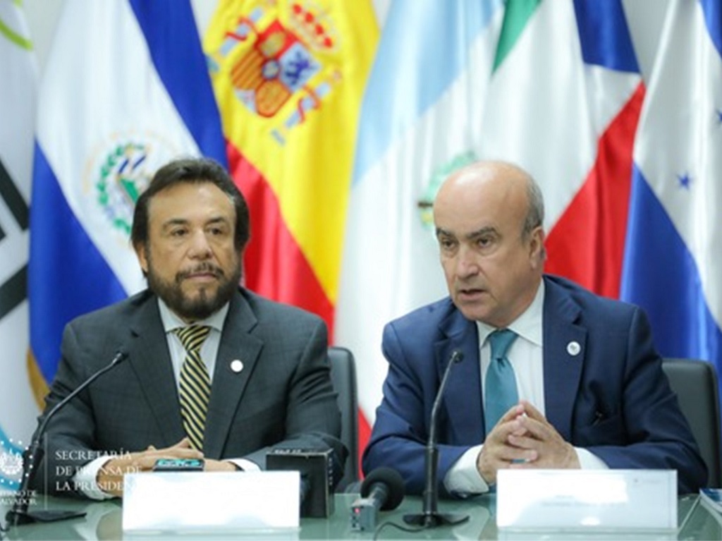 Gobierno y OEI informan sobre firma de proyectos