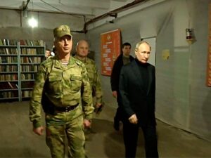Putin visita tropas rusas en Jersón y Lugansk 