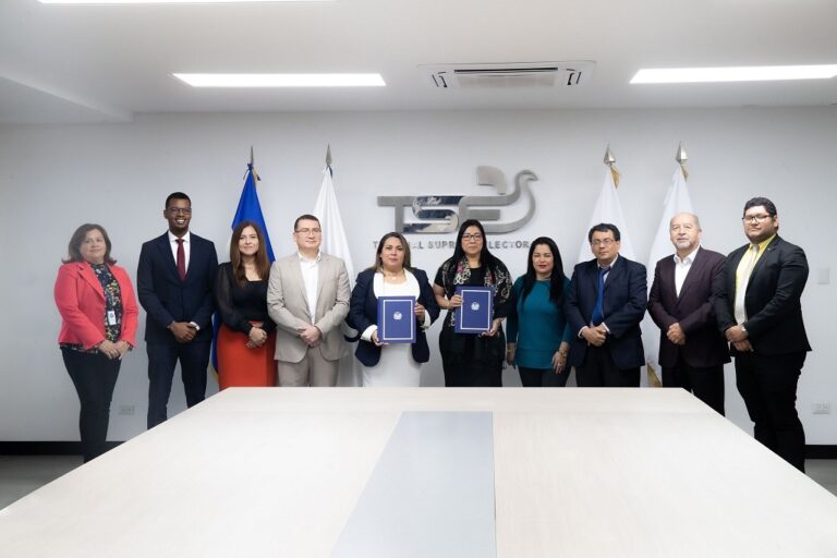 TSE firma carta de entendimiento con la UTE