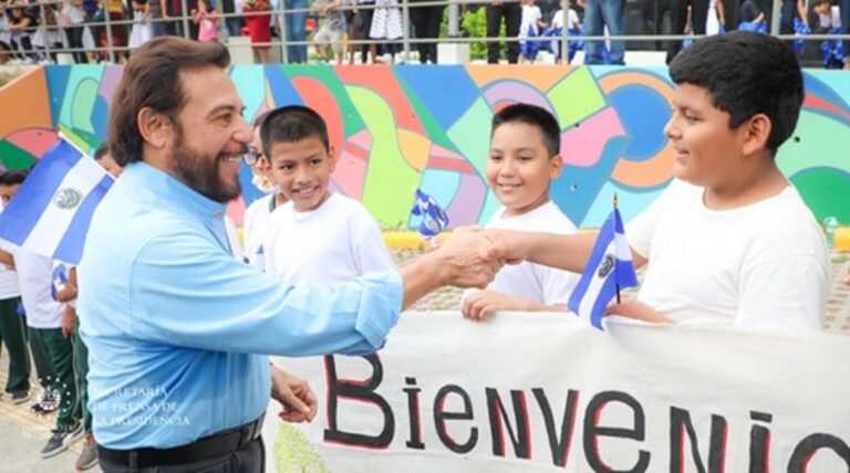 Gobierno del Presidente Nayib Bukele expone avances en educación y beneficios de los CUBO a organismos cooperantes