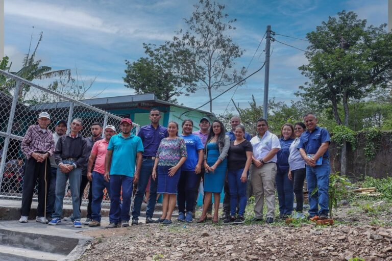 En El Centro de Bienestar Infantil del Caserío La Joya en el Municipio de Torola del departamento de Morazán se construyó un muro perimetral que permitirá que los niños y niñas de la comunidad