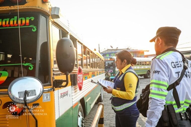 Gobierno inspecciona transporte público
