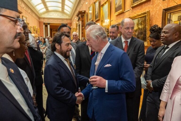 Vicepresidente Ulloa conversa con el Rey Carlos III