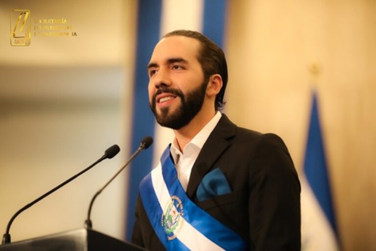 Nayib Bukele declara guerra frontal a la corrupción