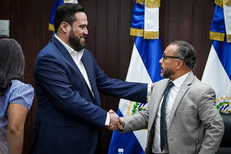 Alcalde Mario Durán acude a Comisión Política