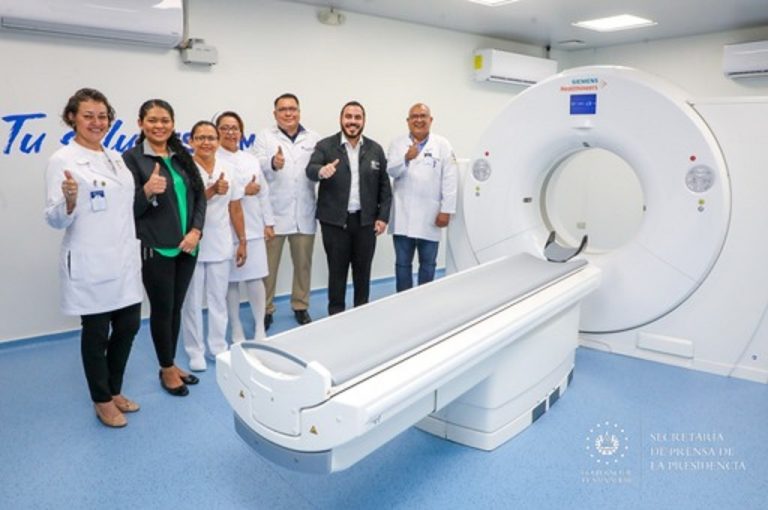 Entrega equipos Tomografía Axial Computarizada