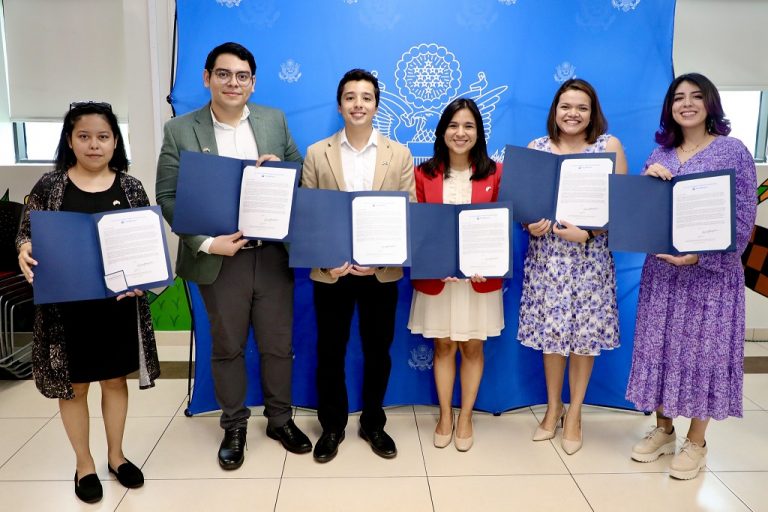 Gobierno EEUU otorga becas a profesionales salvadoreños