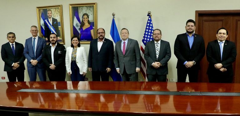 EE.UU. y El Salvador firman proyecto regional Comercio agrícola