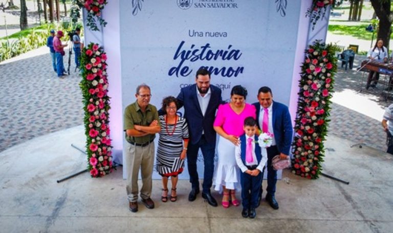 Alcalde Mario Durán, celebra en matrimonio civil en 18 parejas