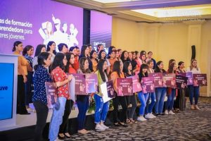 El Instituto Nacional de la Juventud (Injuve) otorgó 60 becas en formación emprendedora a mujeres jóvenes de todo el país,