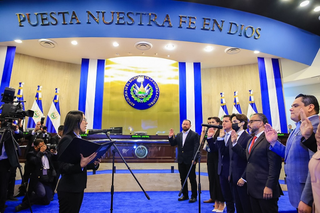 Juramenda Comisión Antejuicio para diputado Alberto Romero