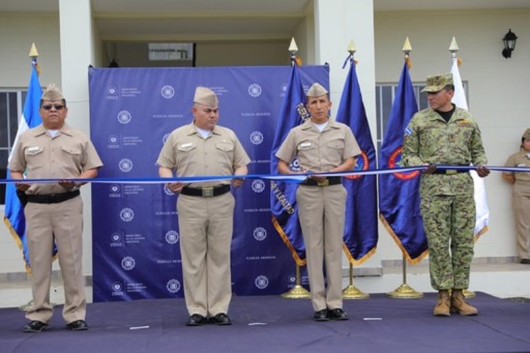 Ministro de Defensa inaugura Complejo Habitacional Atlántida