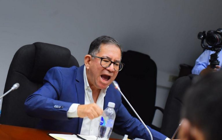 Listo perito caso Eugenio Chicas enrriquecimiento de $282,494.21