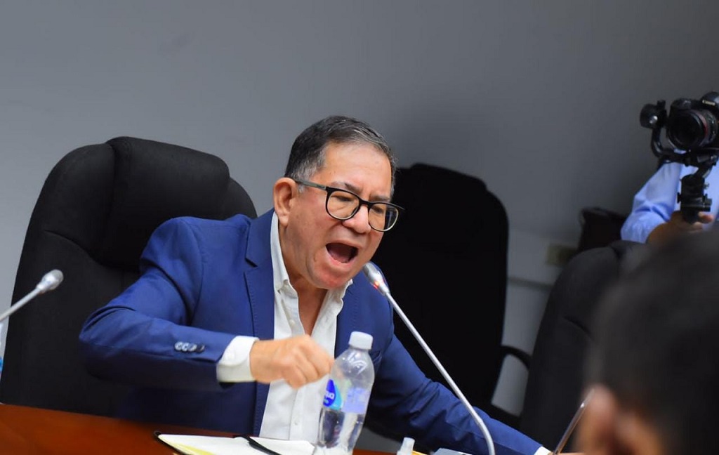 Listo perito caso Eugenio Chicas enrriquecimiento de $282,494.21