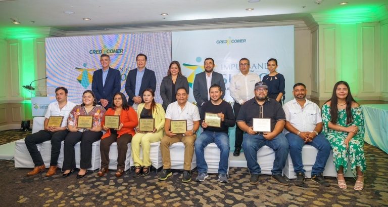 CREDICOMER gradúa novena generación de empresarios