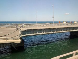 Moscú acusa Ucrania atacar con misiles puente que une a Crimea