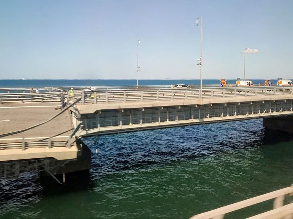 Moscú acusa Ucrania atacar con misiles puente que une a Crimea