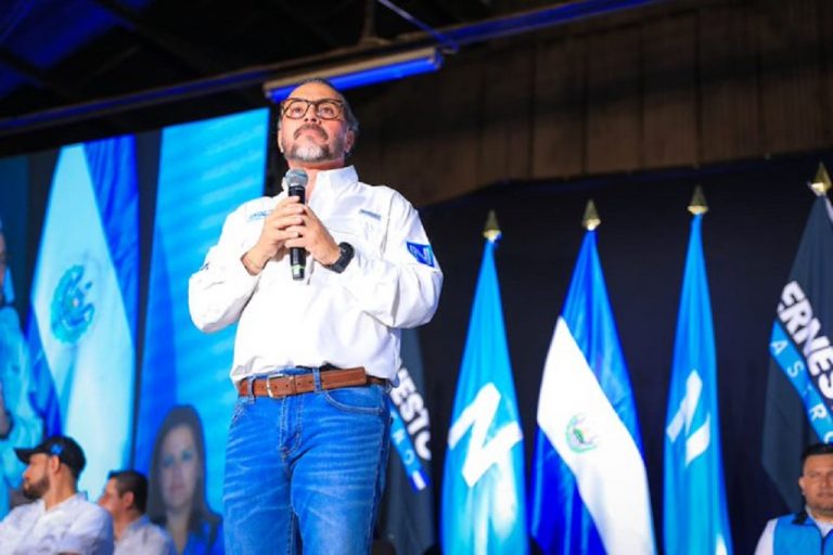 Ernesto Castro recibe petición de desafuero diputado Erick García