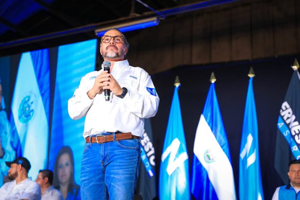 Ernesto Castro recibe petición de desafuero diputado Erick García