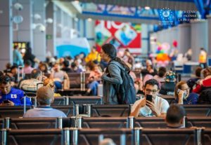 Gobierno del Presidente Nayib Bukele reporta un incremento del 42 % de entradas y salidas en el aeropuerto internacional de El Salvador