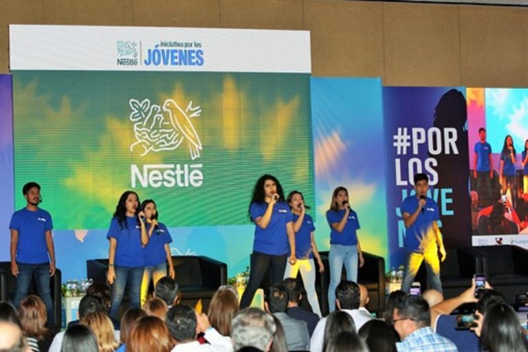 Reconocen creatividad juvenil, fuerza para el desarrollo económico