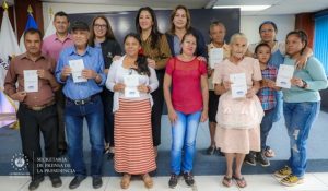 Veteranos y excombatientes reciben material de construcción