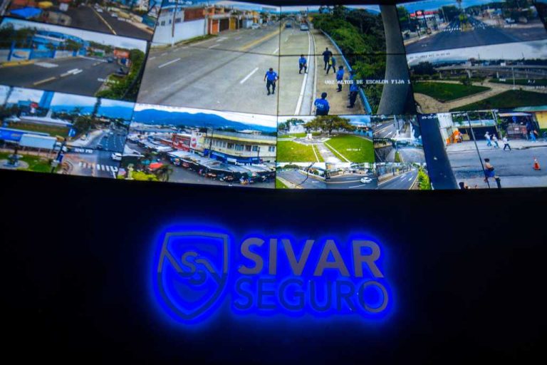 Las cámaras de Sivar Seguro captar choque entre dos vehículos