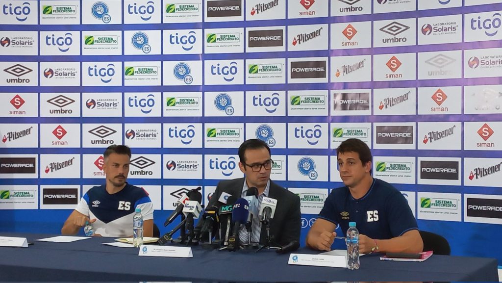 FESFUT presentó al nuevo técnico de "La Selecta", Rubén de la Barrera
