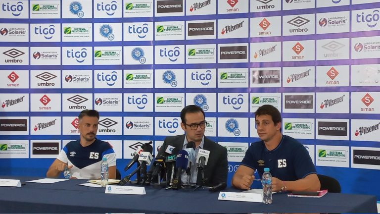 FESFUT presentó al nuevo técnico de "La Selecta", Rubén de la Barrera