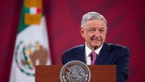 El presidente mexicano, Andrés Manuel López Obrador, negó este viernes que las autoridades se hayan visto rebasadas y descartó un toque de queda