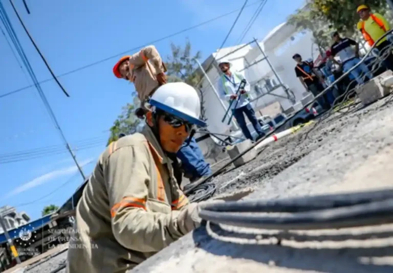 Avanzan cableado subterráneo 6a - 10a a calle pte. San Salvador
