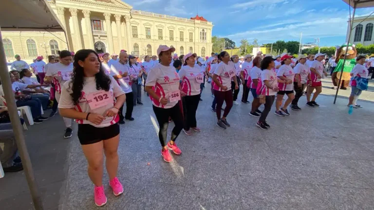 CACTIUSA realizó carrera en apoyo a prevención de cáncer de mama