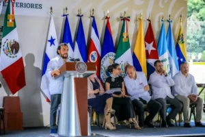 Vicepresidente Félix Ulloa, participa en la Cumbre en México