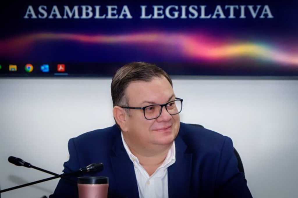 Diputados conocen proyecciones partida presupuestaria para 2024
