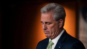 Histórica destitución del senador republicano Kevin McCarthy