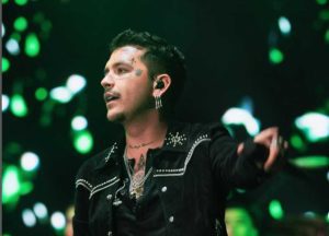 Cristian Nodal se quita tatuajes para ser aceptado por su hija