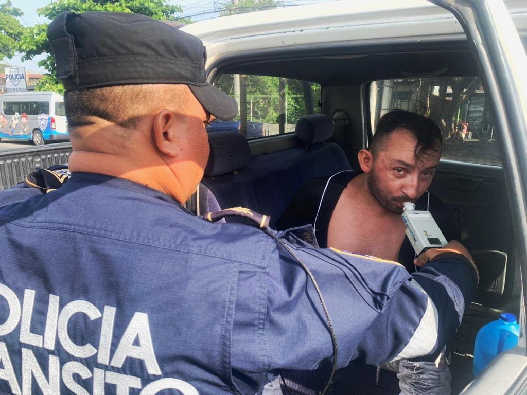 Conductor temerario con 763° grados de alcohol